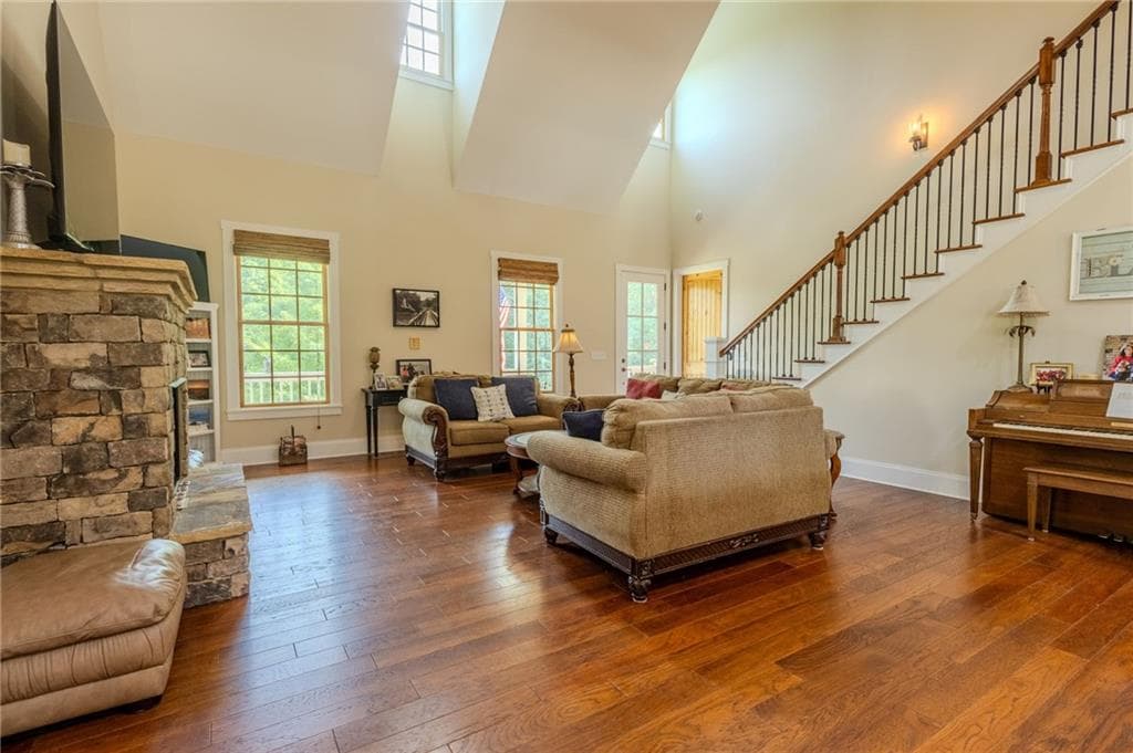 5 bedroom, 4 bathroom, 4,450 sq ft single family residence for sale at 281 Chilhoe Drive, Canton, GA 30115 — photo 5