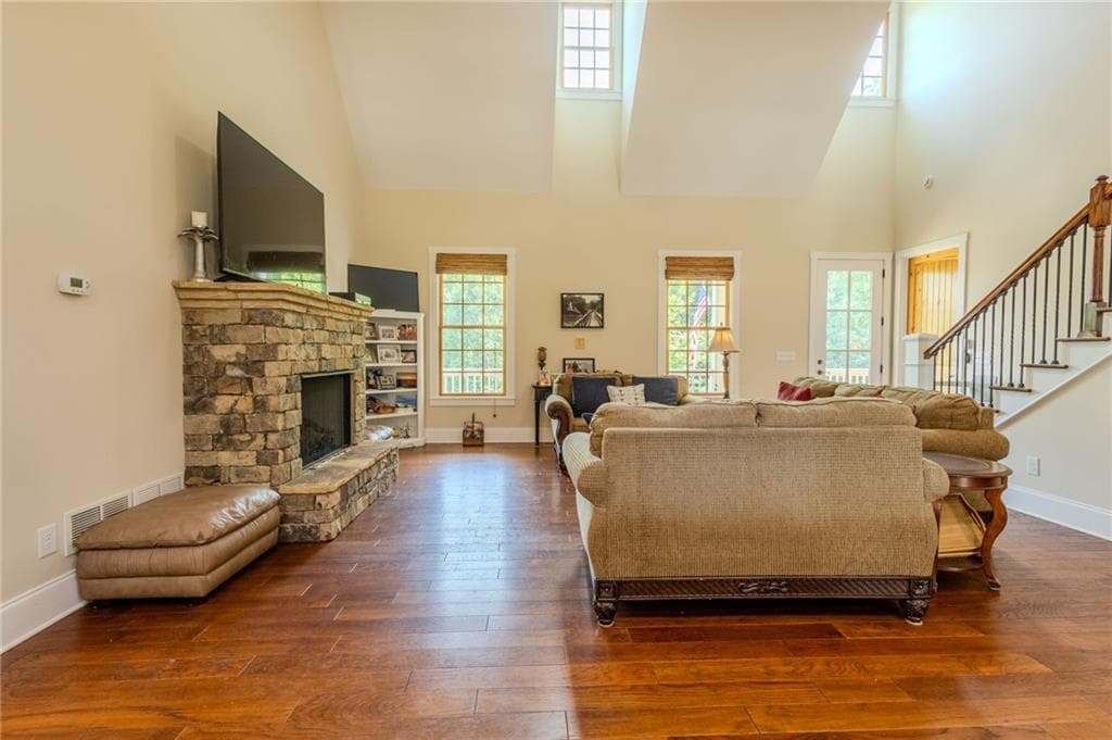5 bedroom, 4 bathroom, 4,450 sq ft single family residence for sale at 281 Chilhoe Drive, Canton, GA 30115 — photo 6