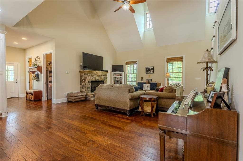 5 bedroom, 4 bathroom, 4,450 sq ft single family residence for sale at 281 Chilhoe Drive, Canton, GA 30115 — photo 7