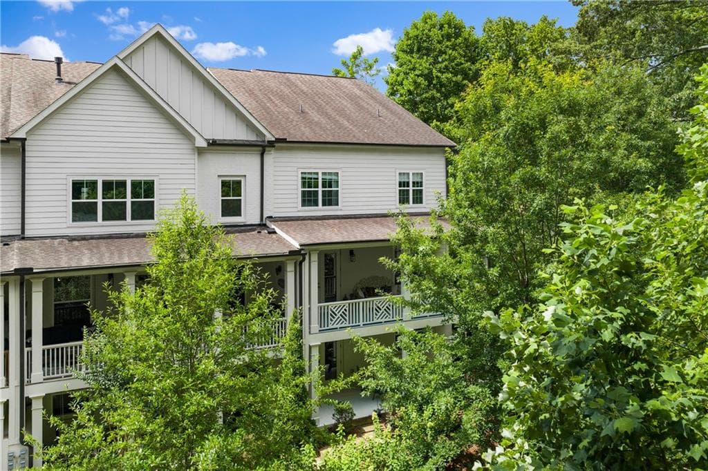 4 bedroom, 4 bathroom, 3,650 sq ft townhouse under contract at 300 Banbury Crossing, Alpharetta, GA 30009 — photo 2