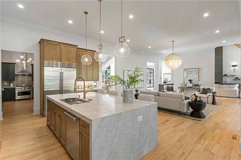 5 bedroom, 6 bathroom, 5,855 sq ft single family residence for sale at 3770 Clubland Trail, Marietta, GA 30068 — photo 7