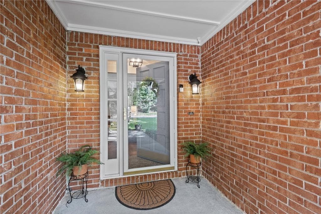 3 bedroom, 2 bathroom, 1,829 sq ft single family residence under contract at 2665 Shadow Pine Drive, Roswell, GA 30076 — photo 3