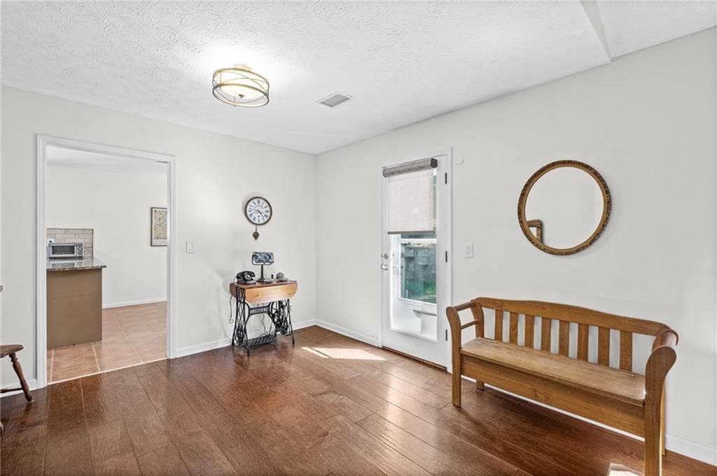 3 bedroom, 2 bathroom, 1,829 sq ft single family residence under contract at 2665 Shadow Pine Drive, Roswell, GA 30076 — photo 10