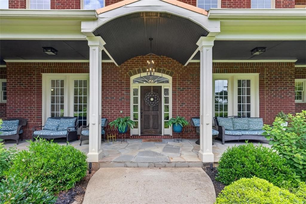 9 bedroom, 7 bathroom, 9,752 sq ft single family residence under contract at 4728 E Reed Road, Gainesville, GA 30507 — photo 7