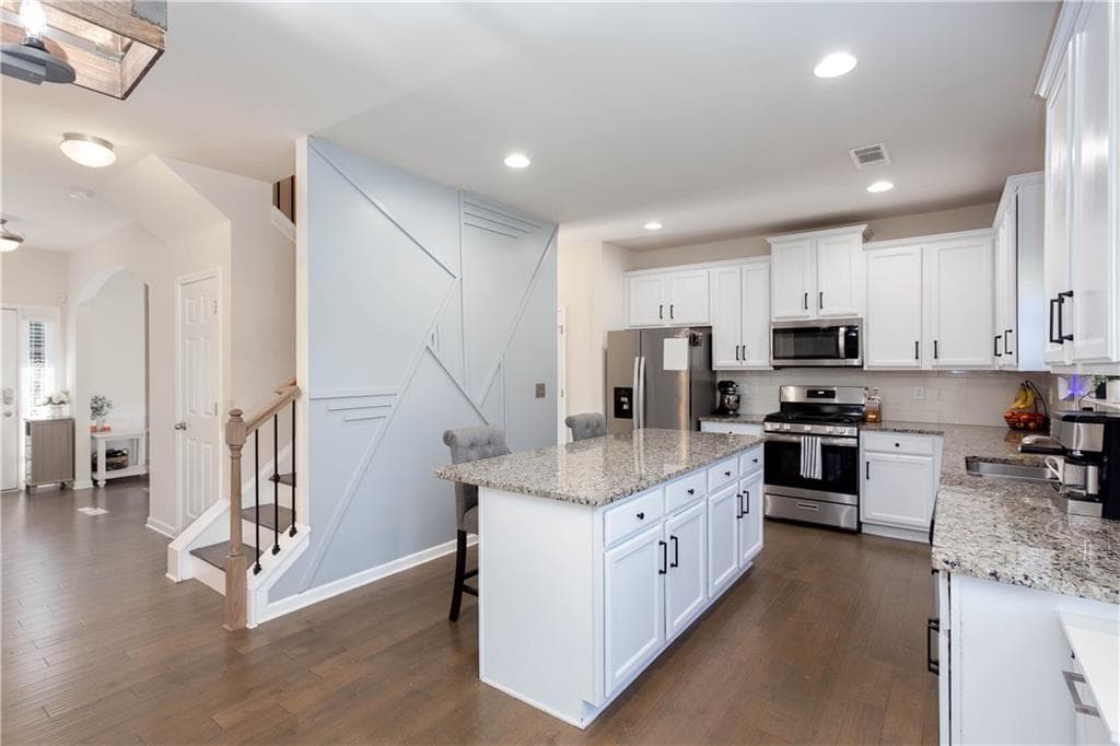 4 bedroom, 3 bathroom, 2,359 sq ft single family residence for rent at 7999 Dawson Lane, Douglasville, GA 30134 for $2,200 a month — photo 4