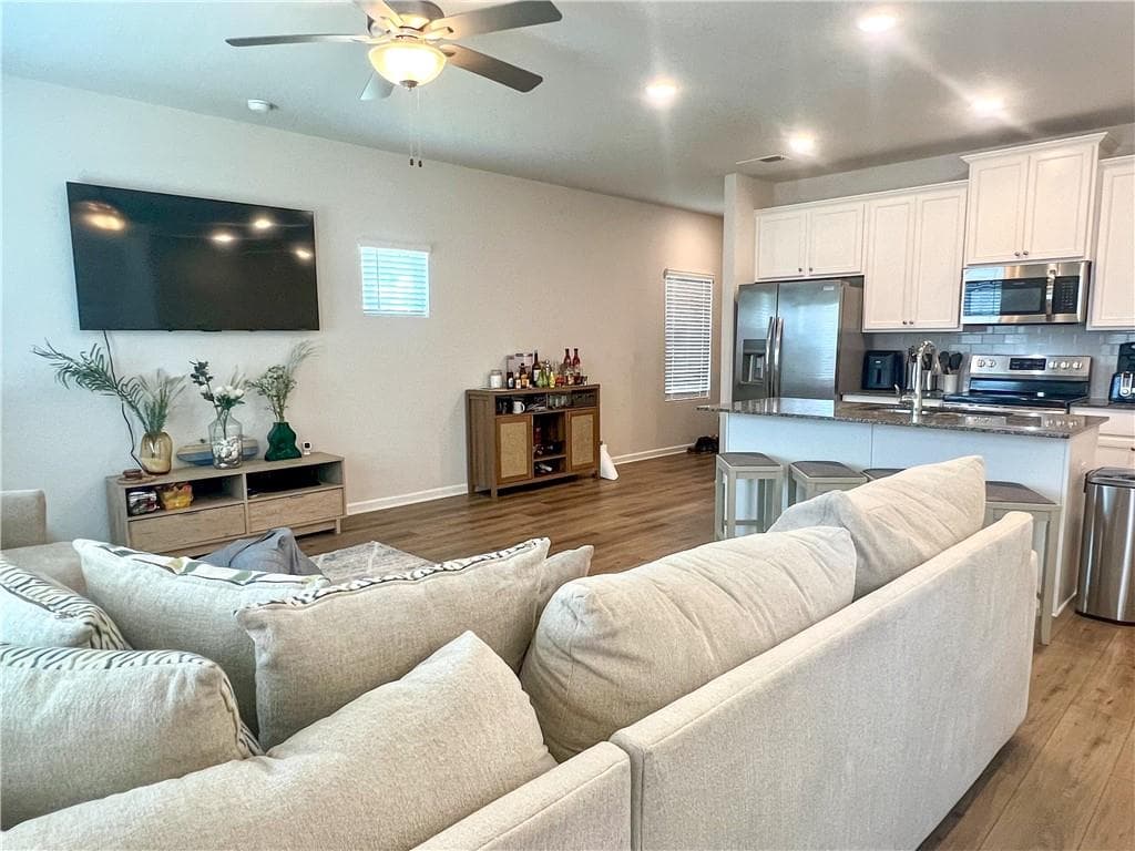 3 bedroom, 3 bathroom, 1,860 sq ft townhouse for rent at 6321 Rosetta Drive, Atlanta, GA 30331 for $2,450 a month — photo 9