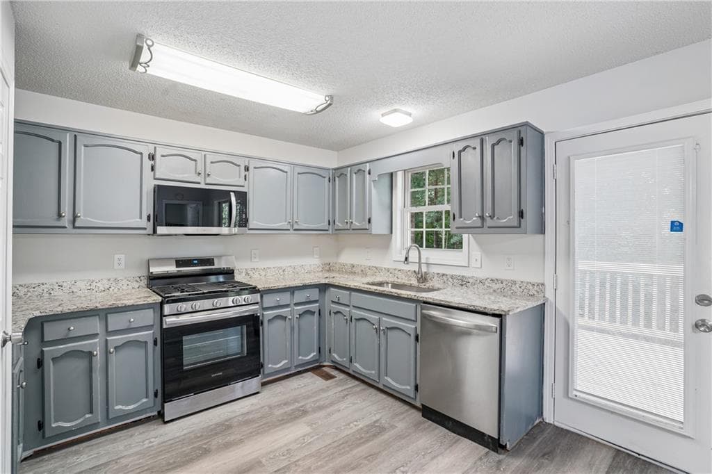 4 bedroom, 2 bathroom, 1,316 sq ft single family residence for sale at 301 Madeline Way, Temple, GA 30179 — photo 2