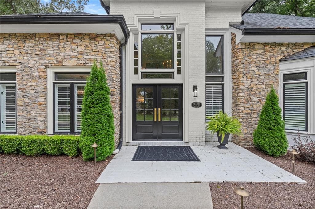 5 bedroom, 6 bathroom, 7,240 sq ft single family residence for sale at 1460 Lakemist Court, Roswell, GA 30075 — photo 3