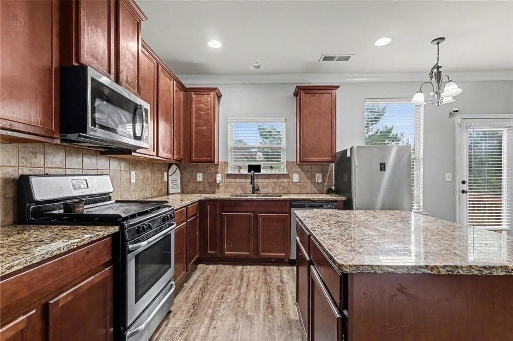 4 bedroom, 4 bathroom, 4,126 sq ft single family residence under contract at 4159 Elm Trace Drive, Loganville, GA 30052 — photo 8