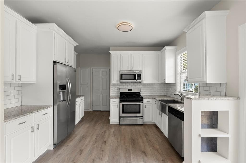4 bedroom, 4 bathroom, 2,395 sq ft single family residence for sale at 4256 Glenlake Parkway, Kennesaw, GA 30144 — photo 10