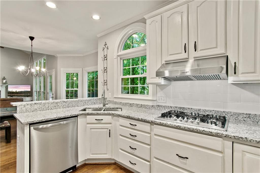 5 bedroom, 4 bathroom, 3,312 sq ft single family residence under contract at 977 Marbury Court, Marietta, GA 30064 — photo 7