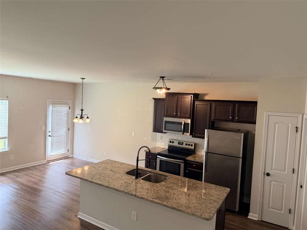 3 bedroom, 3 bathroom, 2,100 sq ft townhouse for sale at 7893 Rock Rose Lane, Fairburn, GA 30213 — photo 3