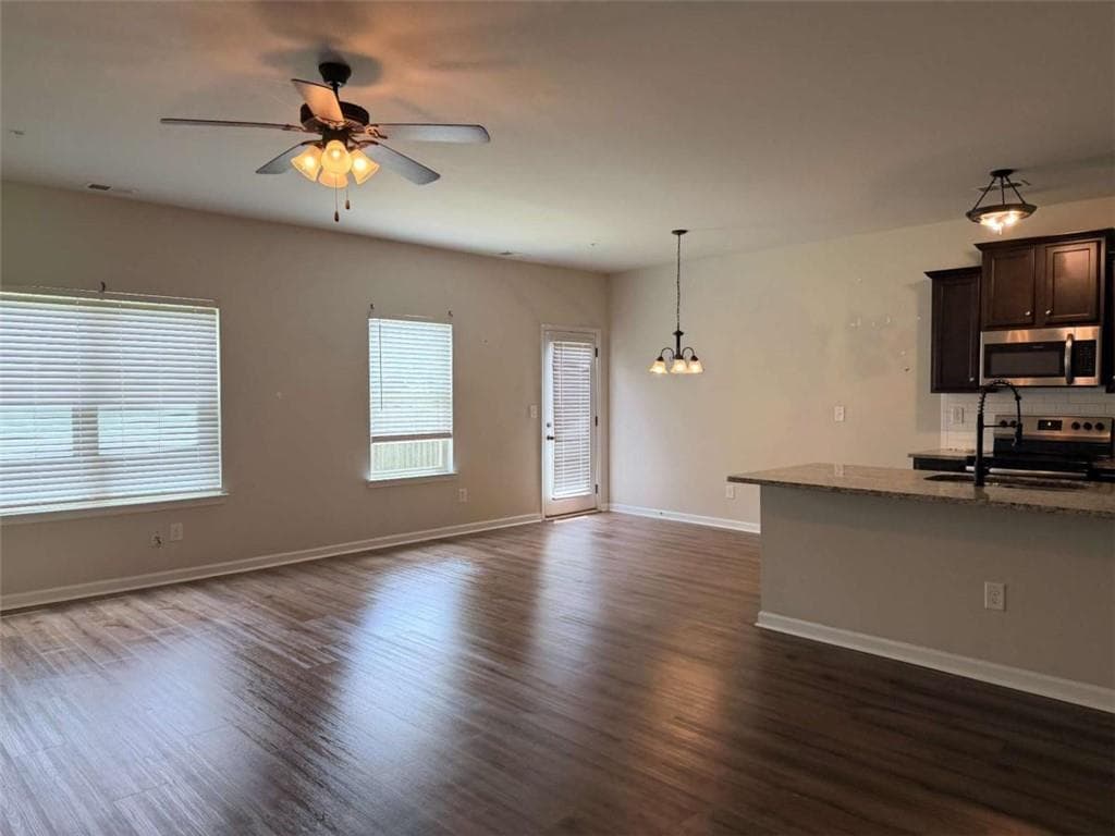 3 bedroom, 3 bathroom, 2,100 sq ft townhouse for sale at 7893 Rock Rose Lane, Fairburn, GA 30213 — photo 5