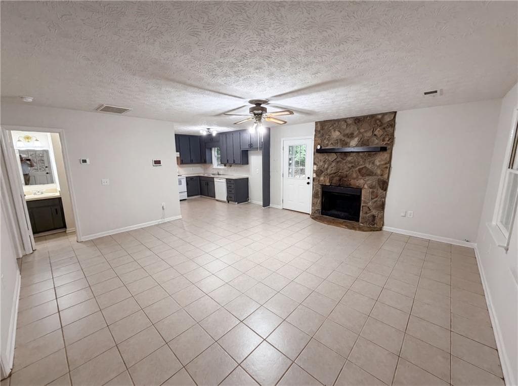 2 bedroom, 2 bathroom, 928 sq ft single family residence for sale at 9315 Dogwood Place, Gainesville, GA 30506 — photo 3
