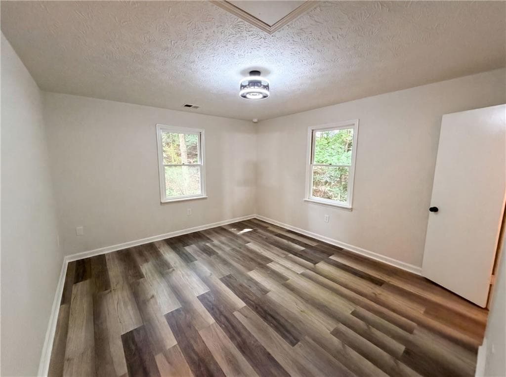 2 bedroom, 2 bathroom, 928 sq ft single family residence for sale at 9315 Dogwood Place, Gainesville, GA 30506 — photo 4