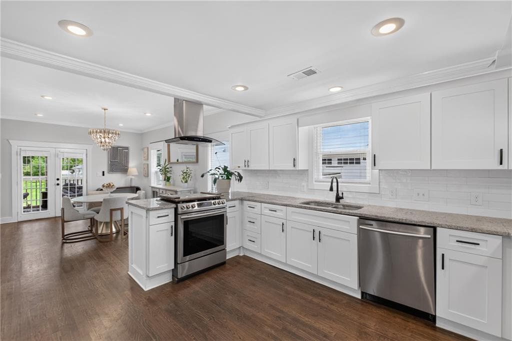 4 bedroom, 3 bathroom, 2,134 sq ft single family residence for sale at 8 S Eugenia Place, Atlanta, GA 30318 — photo 5