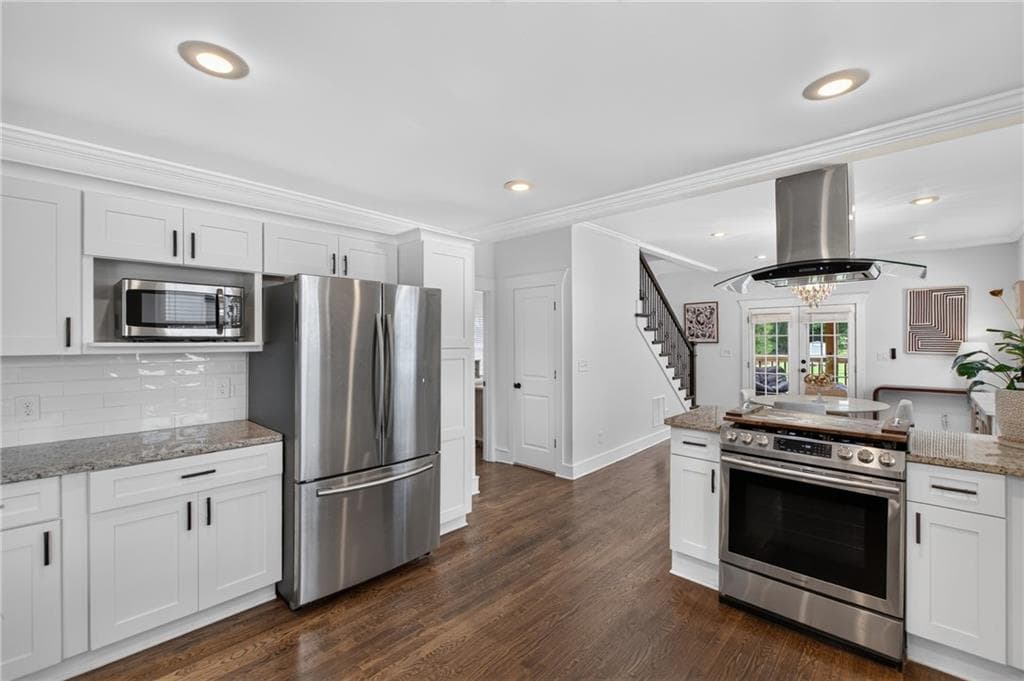 4 bedroom, 3 bathroom, 2,134 sq ft single family residence for sale at 8 S Eugenia Place, Atlanta, GA 30318 — photo 6