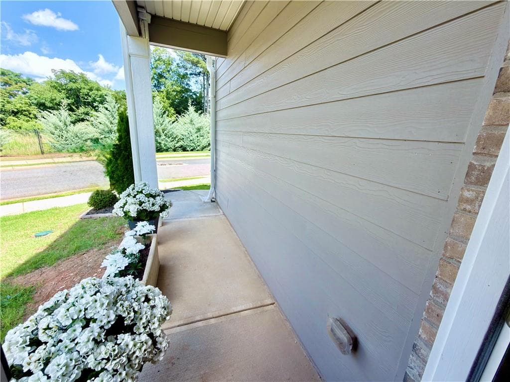 3 bedroom, 3 bathroom, 1,880 sq ft townhouse for sale at 111 Hampton Circle, Mcdonough, GA 30253 — photo 4