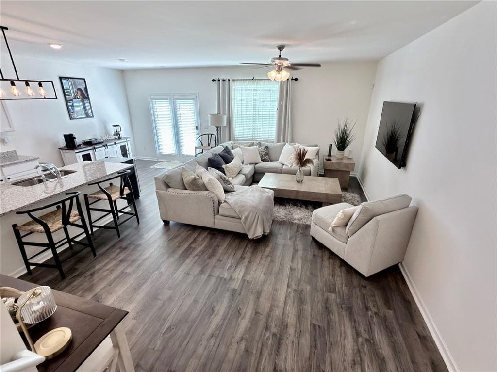 3 bedroom, 3 bathroom, 1,880 sq ft townhouse for sale at 111 Hampton Circle, Mcdonough, GA 30253 — photo 8