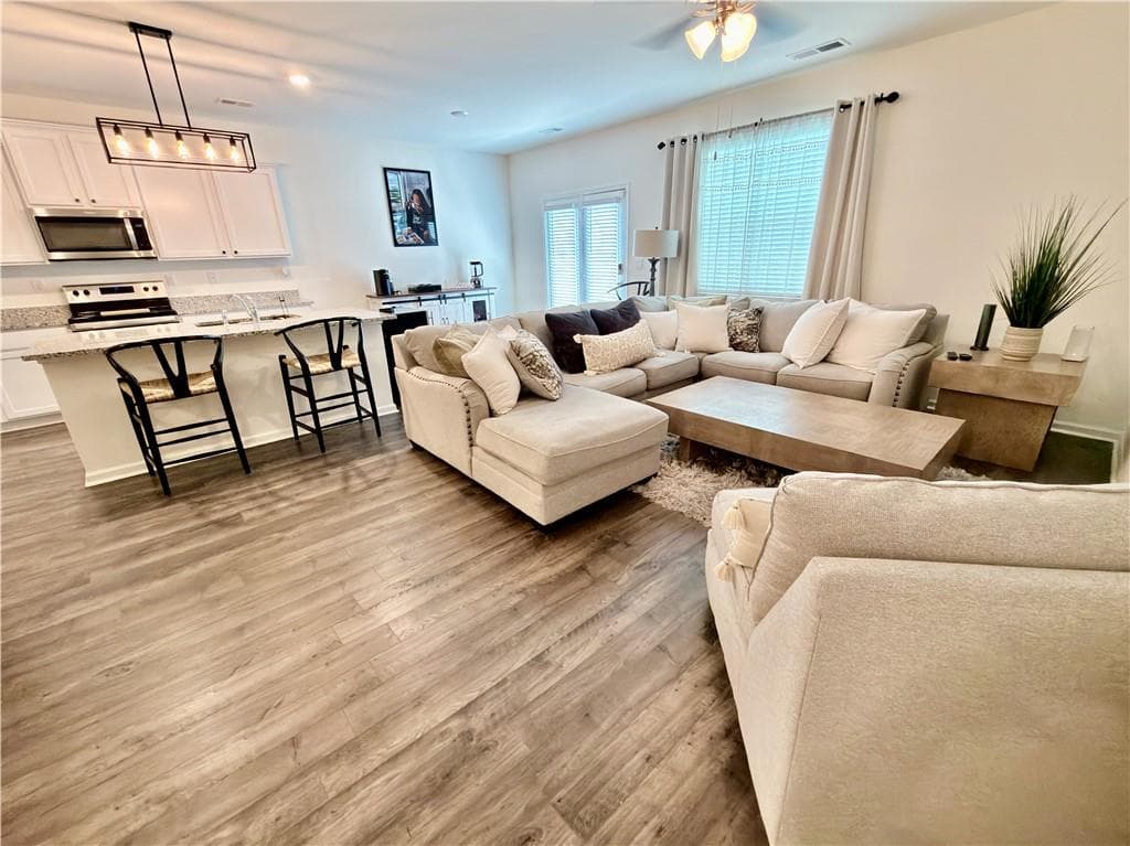 3 bedroom, 3 bathroom, 1,880 sq ft townhouse for sale at 111 Hampton Circle, Mcdonough, GA 30253 — photo 9