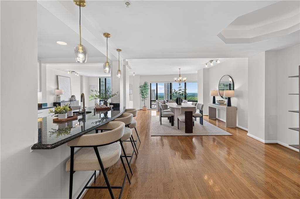 2 bedroom, 2 bathroom, 2,036 sq ft condominium under contract at 3475 Oak Valley Road 2150, Atlanta, GA 30326 — photo 7