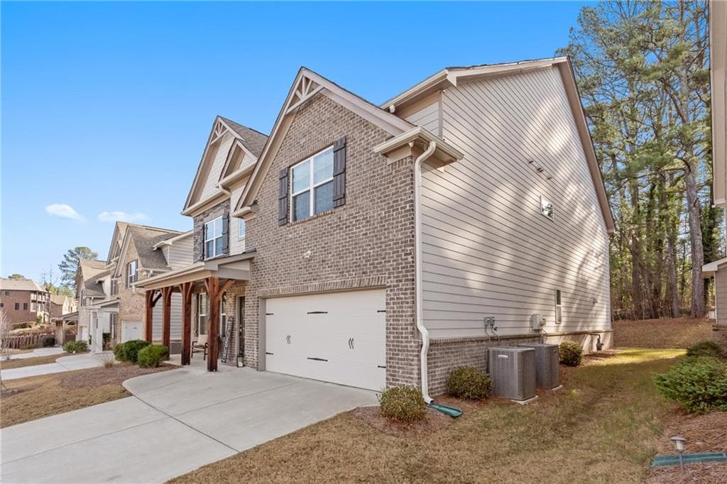 6 bedroom, 4 bathroom, 3,721 sq ft single family residence for rent at 4437 Waxwing Street, Hoschton, GA 30548 for $2,900 a month — photo 2