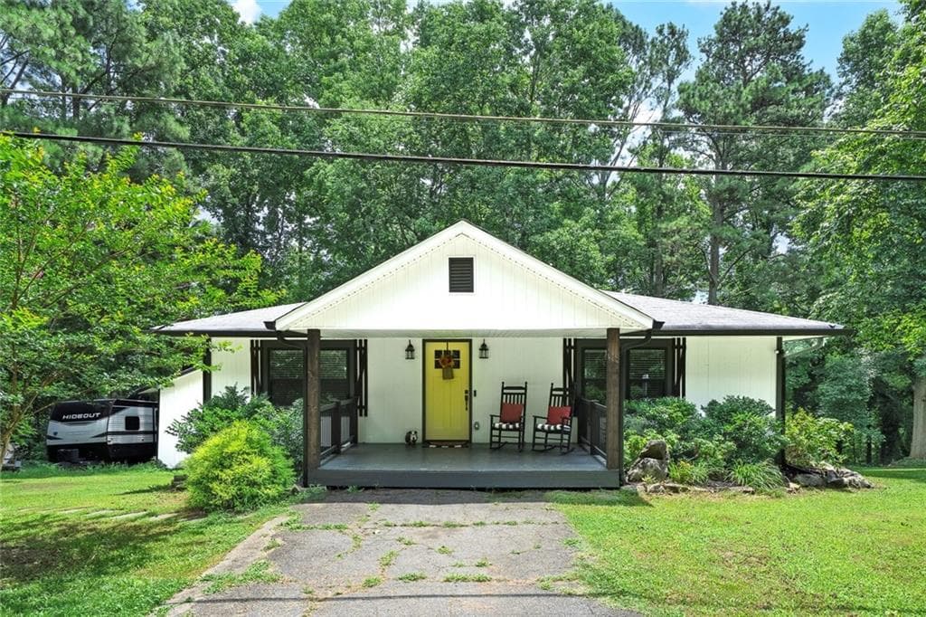 3 bedroom, 2 bathroom, 912 sq ft single family residence for sale at 62 Valley View Drive, Cartersville, GA 30120 — photo 2