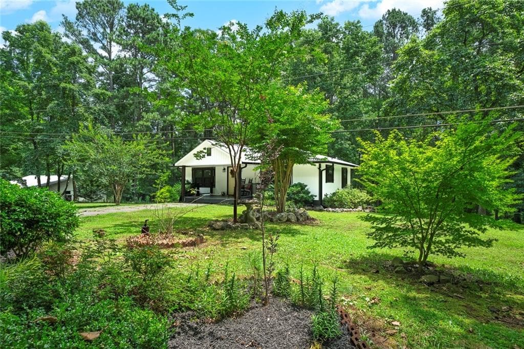 3 bedroom, 2 bathroom, 912 sq ft single family residence for sale at 62 Valley View Drive, Cartersville, GA 30120 — photo 4
