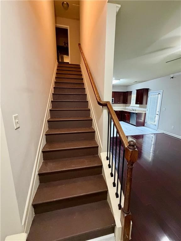 3 bedroom, 3 bathroom, 1,500 sq ft single family residence for sale at 373 Lobdale Falls Drive, Lawrenceville, GA 30045 — photo 3