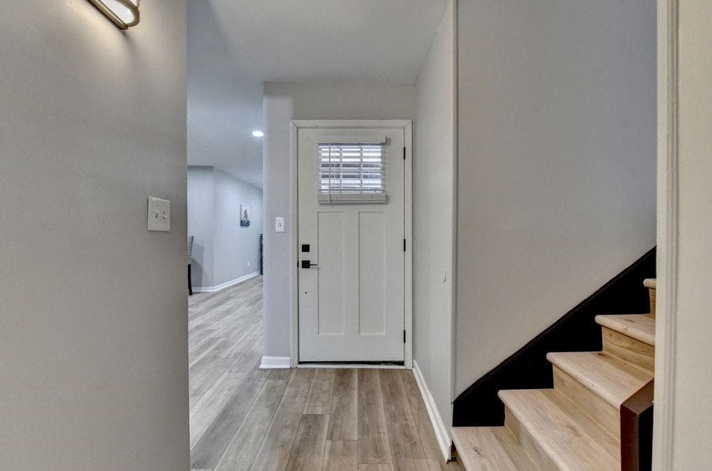 3 bedroom, 3 bathroom, 1,865 sq ft townhouse for sale at 2503 Terrace Trail, Decatur, GA 30035 — photo 2