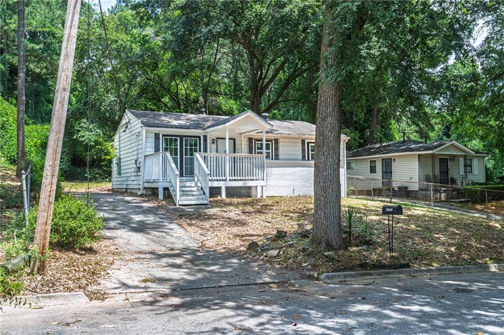 3 bedroom, 2 bathroom, 936 sq ft single family residence for sale at 2403 Clarissa Drive, Atlanta, GA 30318 — photo 2