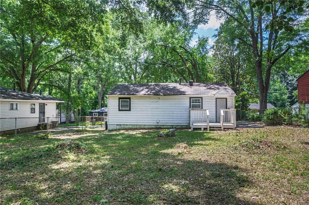 3 bedroom, 2 bathroom, 936 sq ft single family residence for sale at 2403 Clarissa Drive, Atlanta, GA 30318 — photo 4