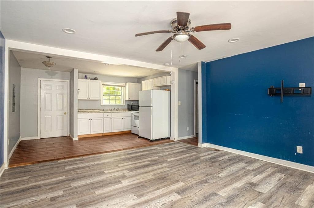 3 bedroom, 2 bathroom, 936 sq ft single family residence for sale at 2403 Clarissa Drive, Atlanta, GA 30318 — photo 7