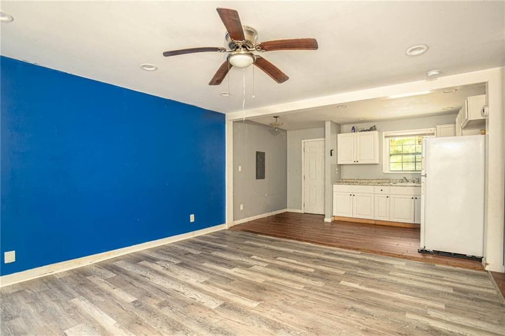 3 bedroom, 2 bathroom, 936 sq ft single family residence for sale at 2403 Clarissa Drive, Atlanta, GA 30318 — photo 8