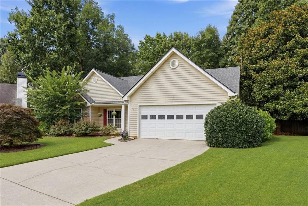 3 bedroom, 2 bathroom, 1,824 sq ft single family residence for sale at 5734 Harthorn Park Place, Buford, GA 30518 — photo 2