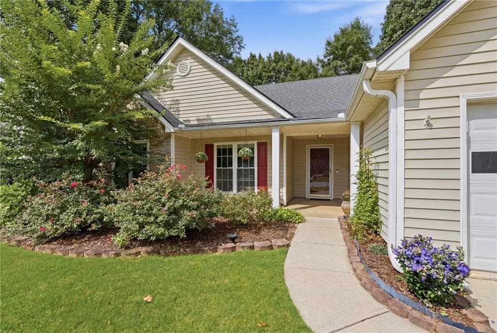 3 bedroom, 2 bathroom, 1,824 sq ft single family residence for sale at 5734 Harthorn Park Place, Buford, GA 30518 — photo 3