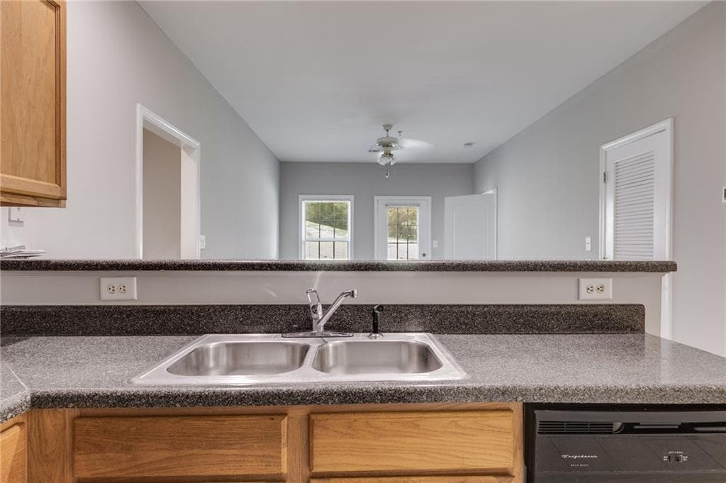 3 bedroom, 2 bathroom, 1,140 sq ft condominium for sale at 7712 Autry Circle 701, Douglasville, GA 30134 — photo 8