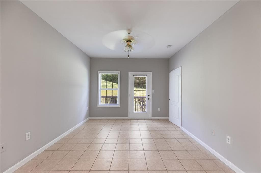 3 bedroom, 2 bathroom, 1,140 sq ft condominium for sale at 7712 Autry Circle 701, Douglasville, GA 30134 — photo 2
