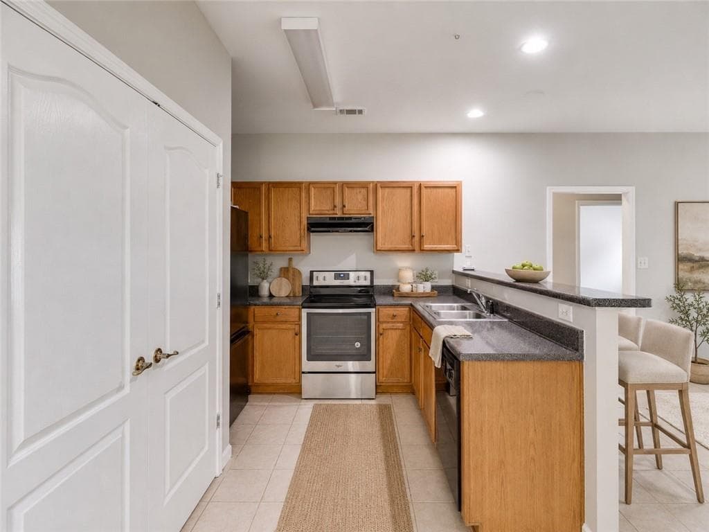 3 bedroom, 2 bathroom, 1,140 sq ft condominium for sale at 7712 Autry Circle 701, Douglasville, GA 30134 — photo 5