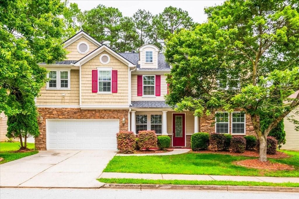 6 bedroom, 3 bathroom, 3,560 sq ft single family residence under contract at 6164 Chastain Way, Fairburn, GA 30213