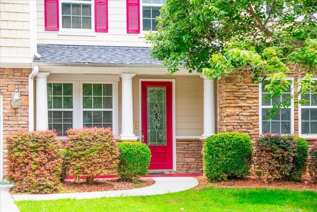 6 bedroom, 3 bathroom, 3,560 sq ft single family residence under contract at 6164 Chastain Way, Fairburn, GA 30213 — photo 2