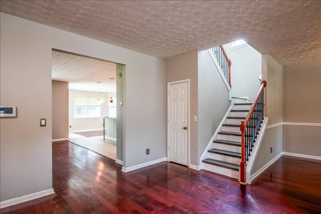 6 bedroom, 3 bathroom, 3,560 sq ft single family residence under contract at 6164 Chastain Way, Fairburn, GA 30213 — photo 5