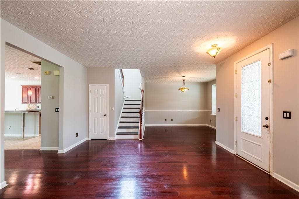 6 bedroom, 3 bathroom, 3,560 sq ft single family residence under contract at 6164 Chastain Way, Fairburn, GA 30213 — photo 6