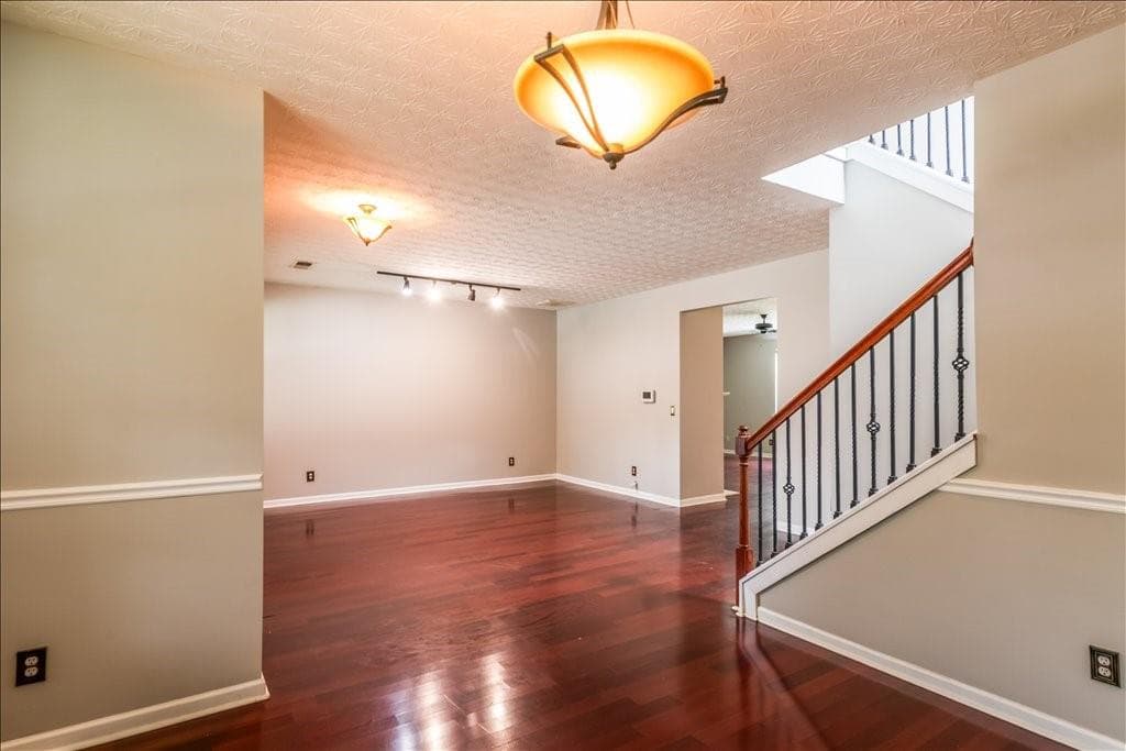 6 bedroom, 3 bathroom, 3,560 sq ft single family residence under contract at 6164 Chastain Way, Fairburn, GA 30213 — photo 7