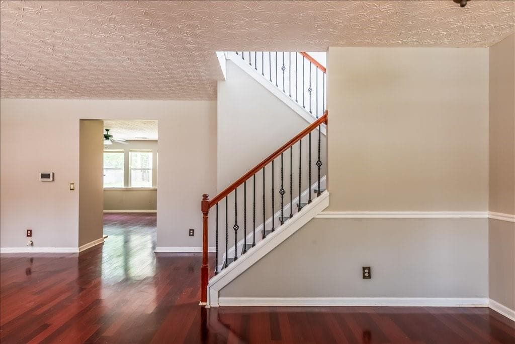 6 bedroom, 3 bathroom, 3,560 sq ft single family residence under contract at 6164 Chastain Way, Fairburn, GA 30213 — photo 9