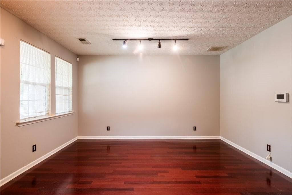6 bedroom, 3 bathroom, 3,560 sq ft single family residence under contract at 6164 Chastain Way, Fairburn, GA 30213 — photo 10