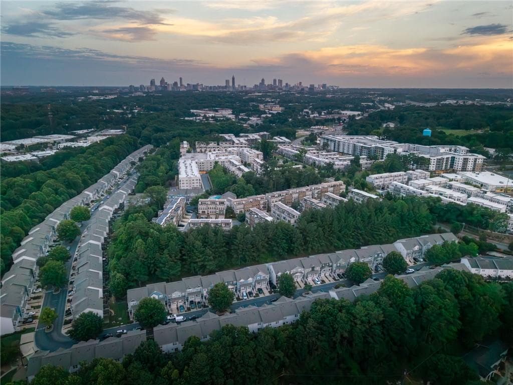 2 bedroom, 3 bathroom, 1,326 sq ft townhouse for sale at 1140 Liberty Parkway, Atlanta, GA 30318 — photo 3
