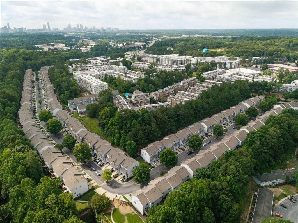 2 bedroom, 3 bathroom, 1,326 sq ft townhouse for sale at 1140 Liberty Parkway, Atlanta, GA 30318 — photo 7