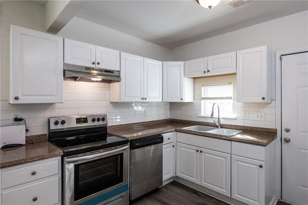 1 bedroom, 1 bathroom, 1,528 sq ft duplex for rent at 404 Paines Avenue, Atlanta, GA 30314 for $960 a month — photo 1 of 18
