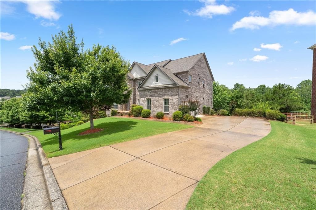 6 bedroom, 5 bathroom, 5,120 sq ft single family residence for sale at 2815 Waterstone Drive, Cumming, GA 30041 — photo 5